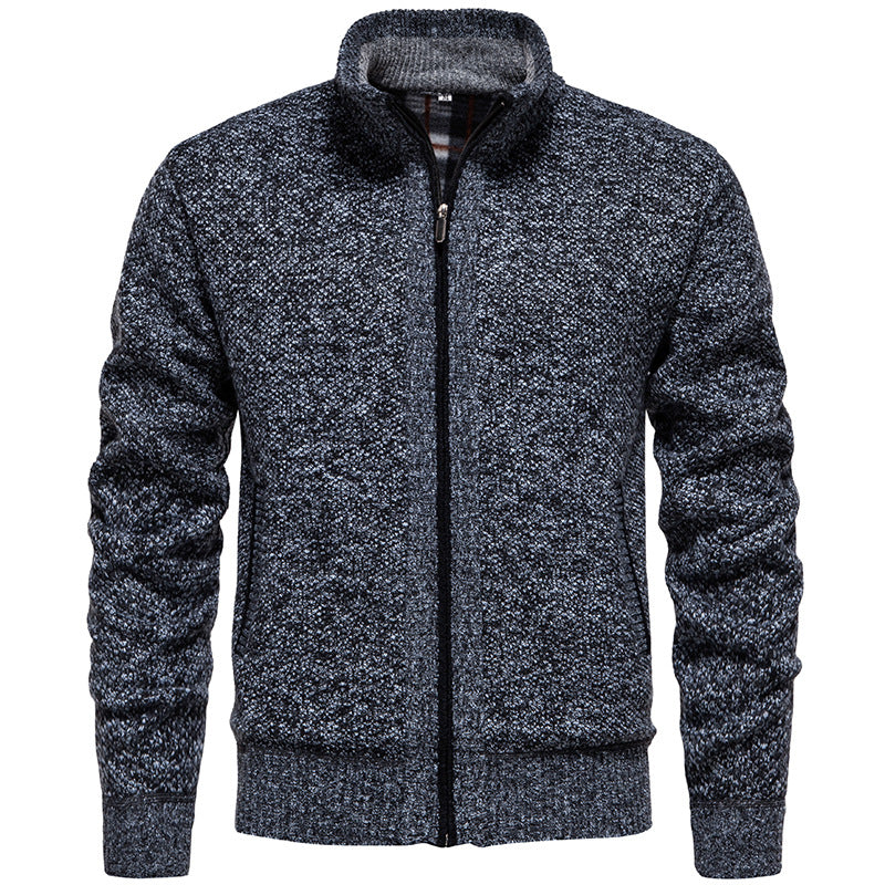 Herren stylischer Strickjacke mit hohem Kragen und praktischen Taschen Stilzeits