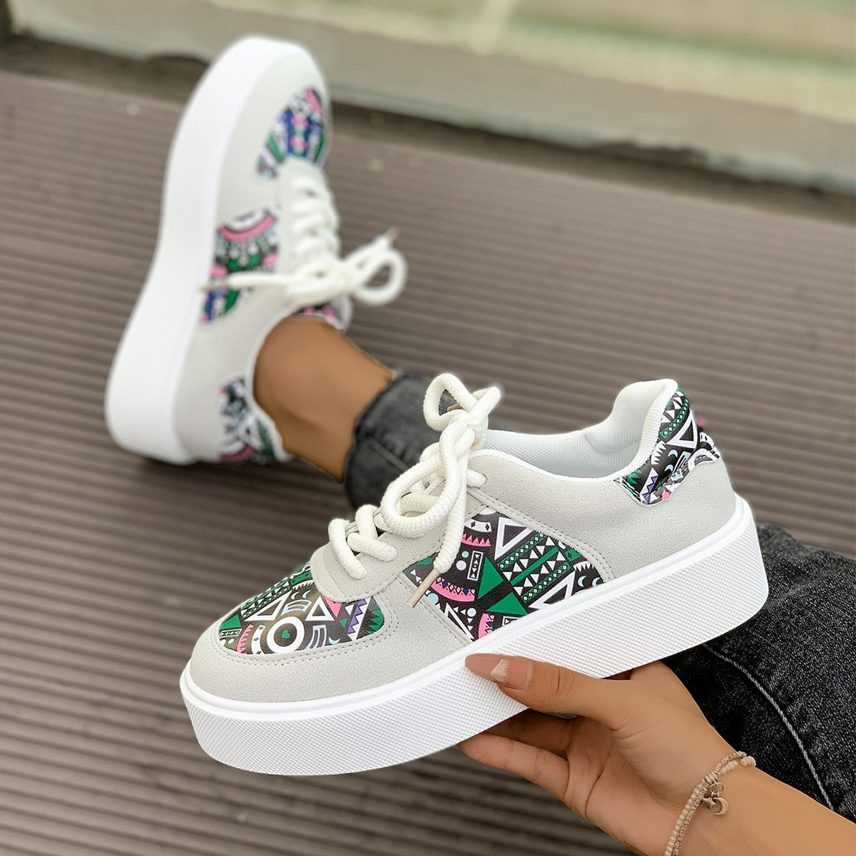 Damen modische Plateau-Sneaker mit auffälligem Design Stilzeits
