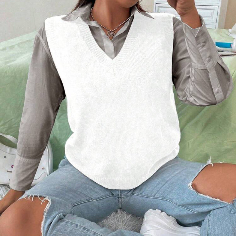 Damen Strickweste mit V-Ausschnitt und feinem Rippstrickmuster Stilzeits