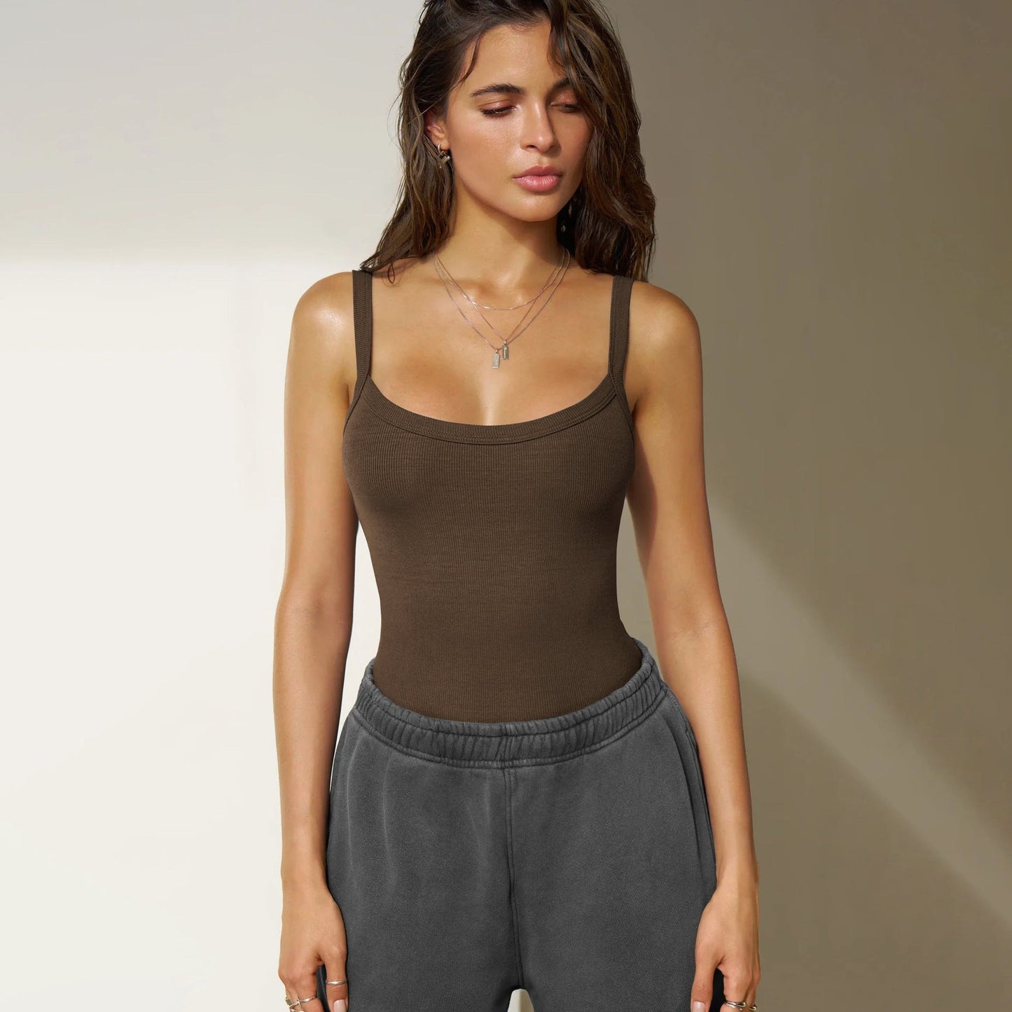 Damen Figurbetonter Body mit verstellbaren Spaghettiträgern Stilzeits