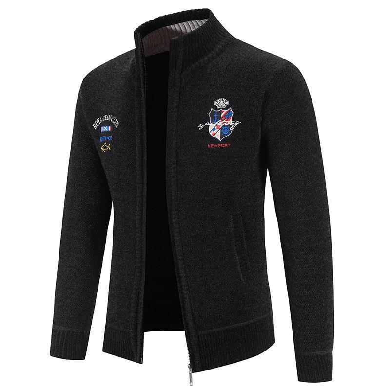 Herren modische Strickjacke mit hohem Kragen und detailreicher Stickerei Stilzeits