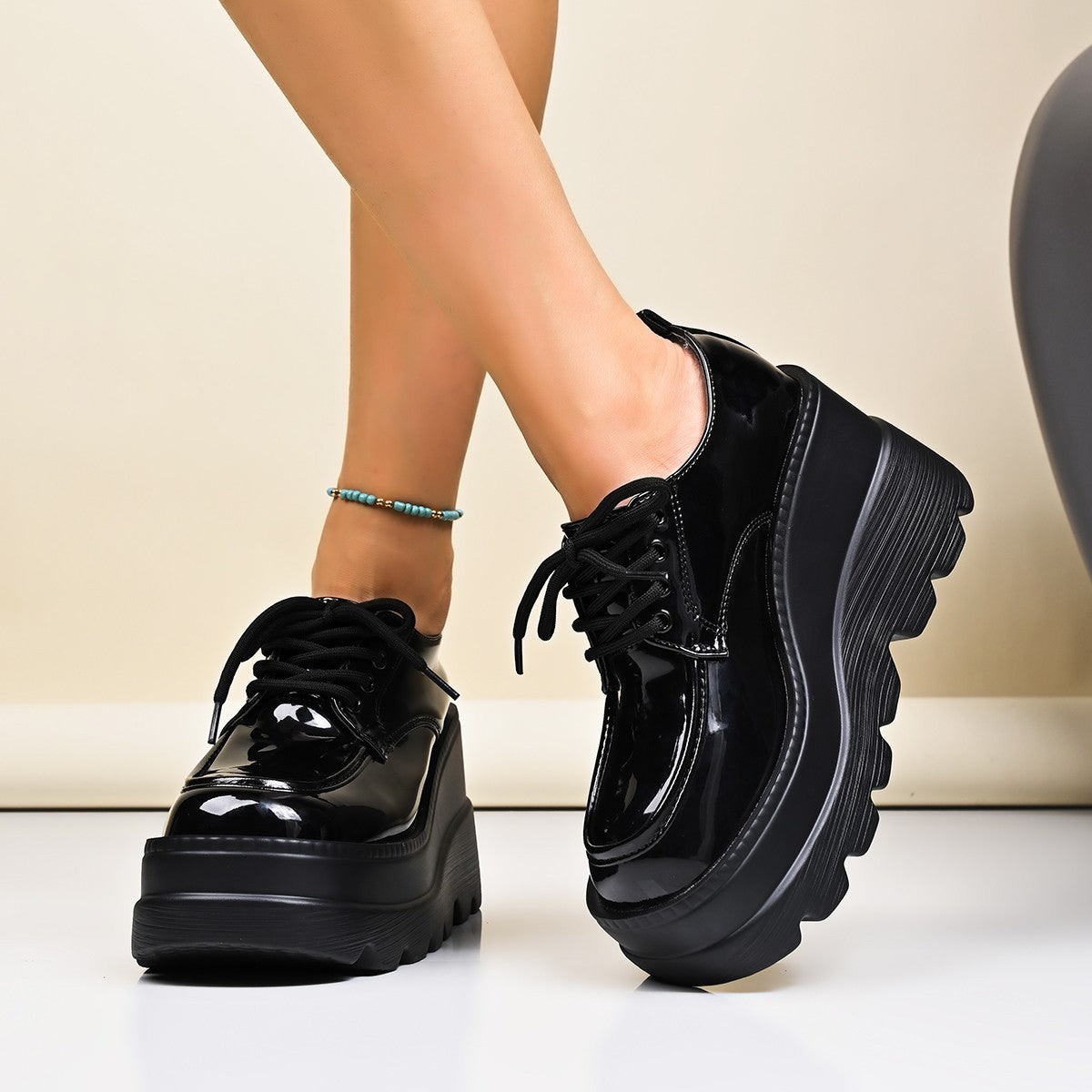 Damen Plateau Schnürschuhe mit glänzendem Obermaterial und rutschfester Sohle Stilzeits