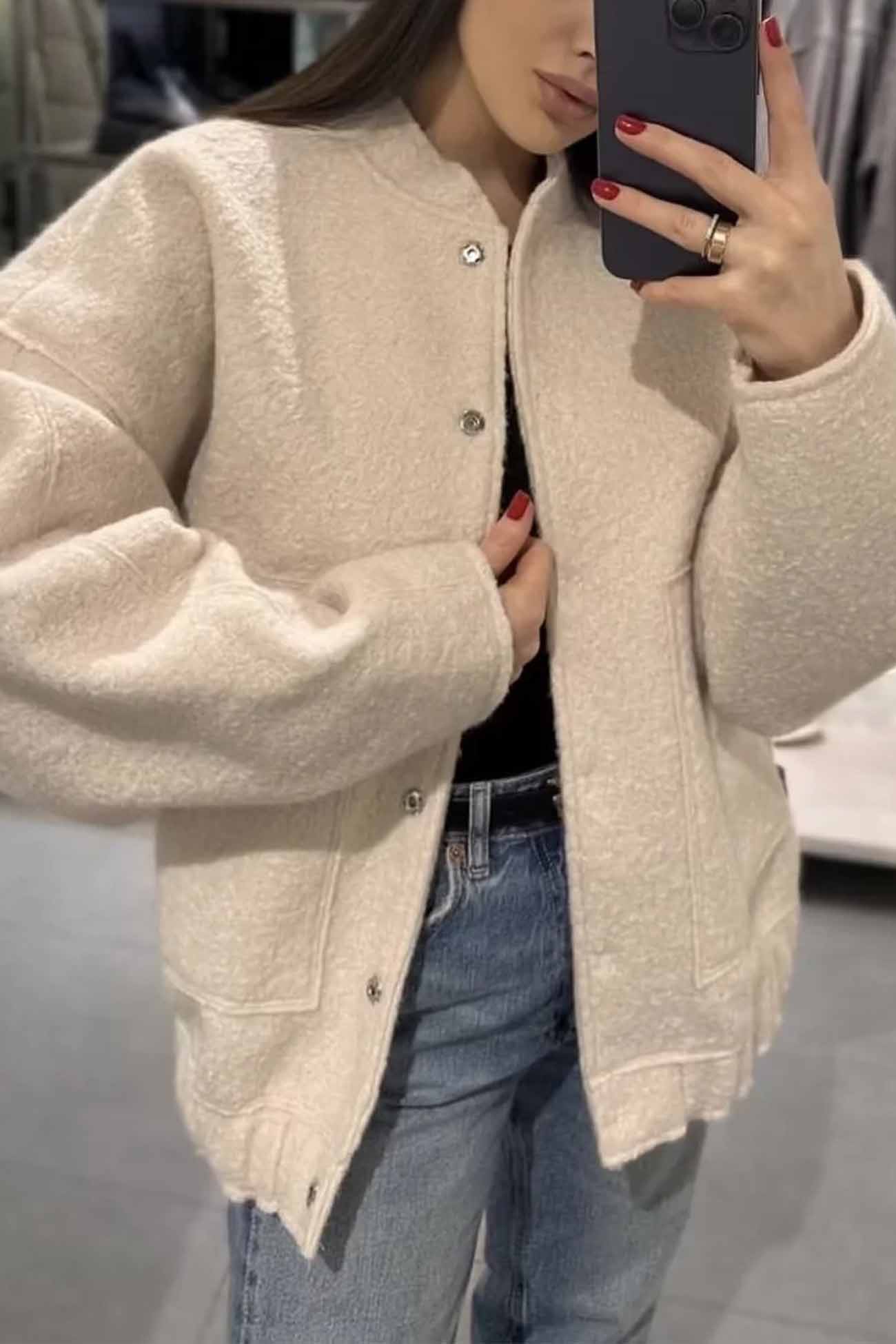 Wivella | Einfarbige Jacke mit Stehkragen und Knöpfen an den Taschen