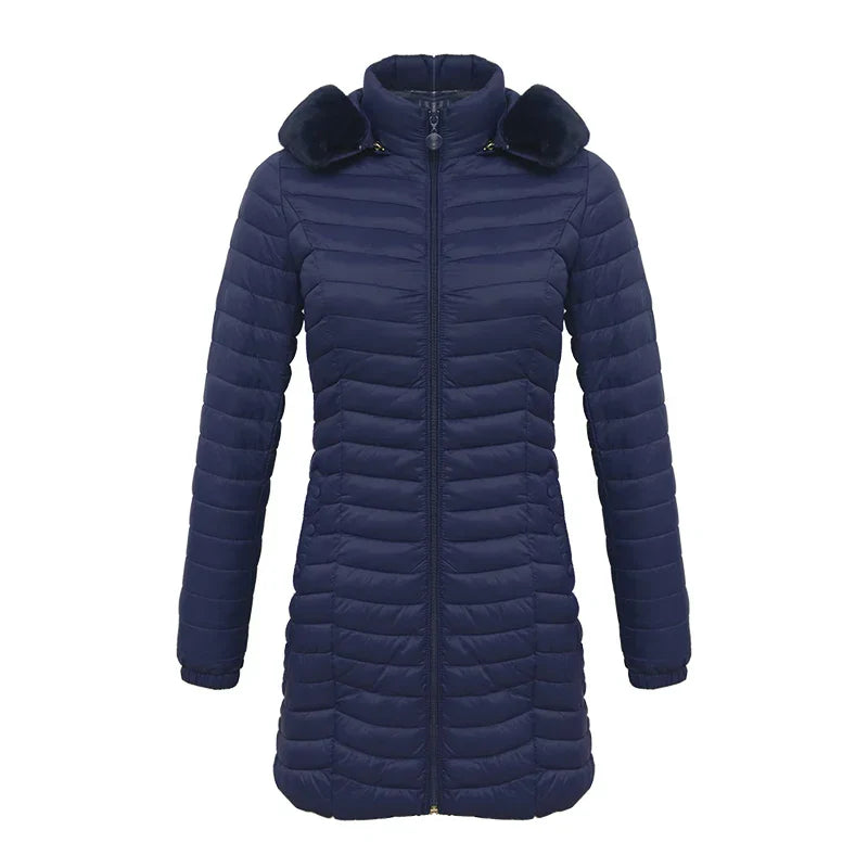 Stilzeits | Slim Fit Winter Puffer Jacke mit Pelzkapuze