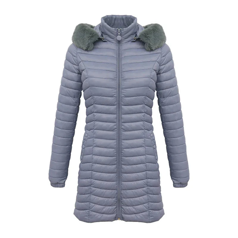 Stilzeits | Slim Fit Winter Puffer Jacke mit Pelzkapuze