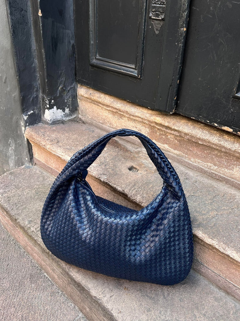 Sandra: Eine elegante Tasche für den Alltag mit viel Platz