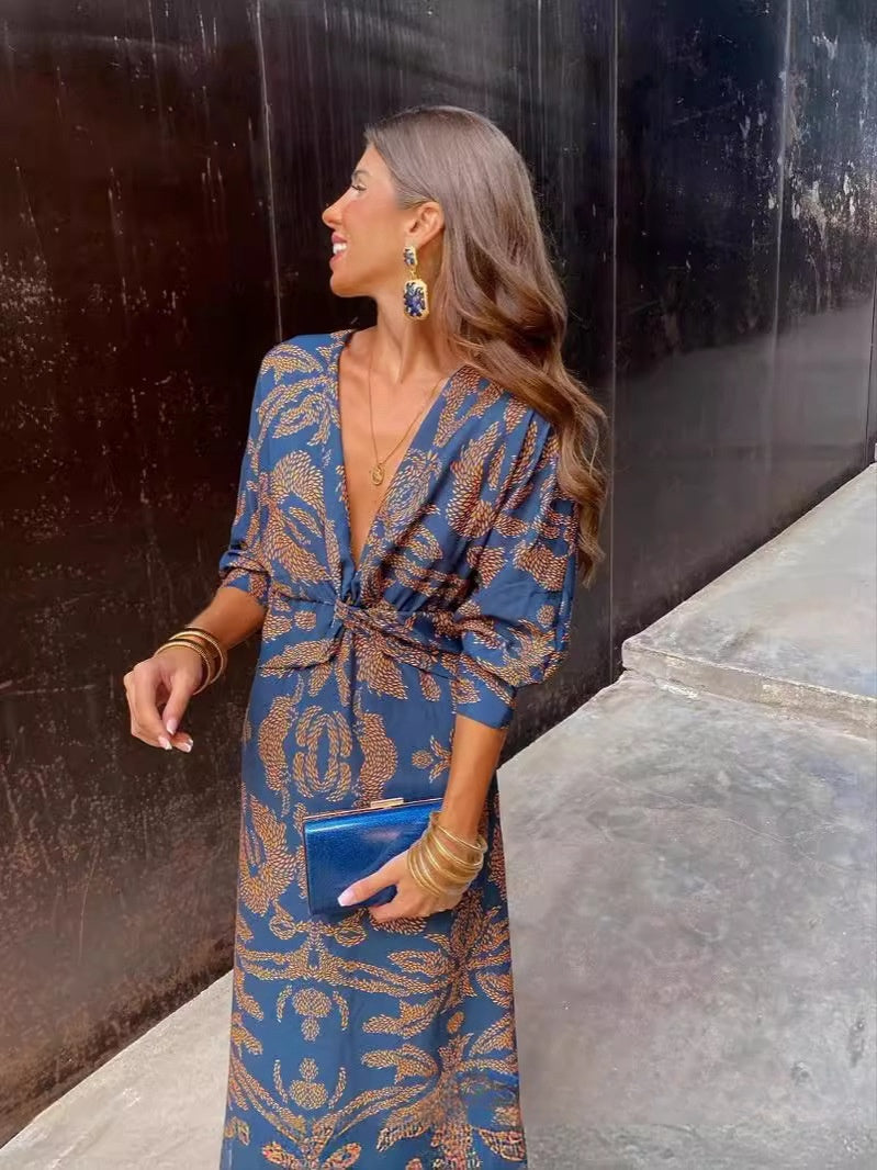 Fudus Kleid: Gemaltes Design, V-Ausschnitt, ¾-Ärmel