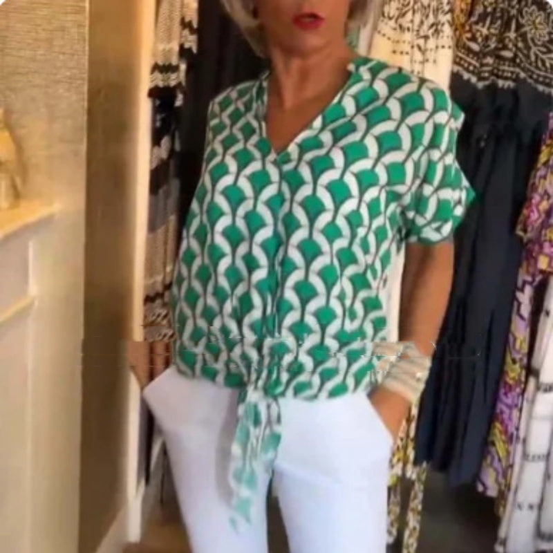 Schicke Damenbluse mit sommerlichem Druck von Fudus