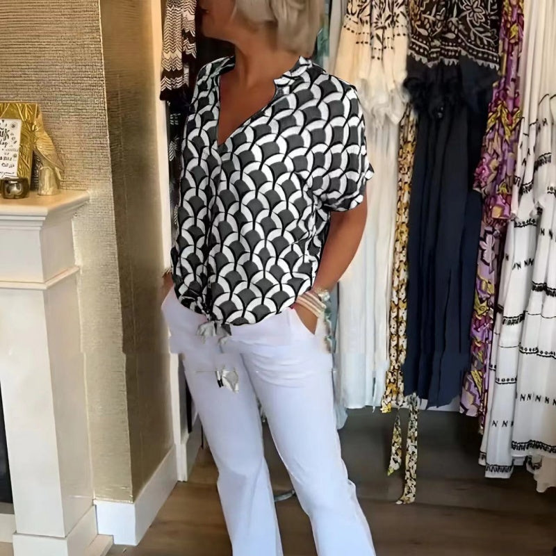 Schicke Damenbluse mit sommerlichem Druck von Fudus