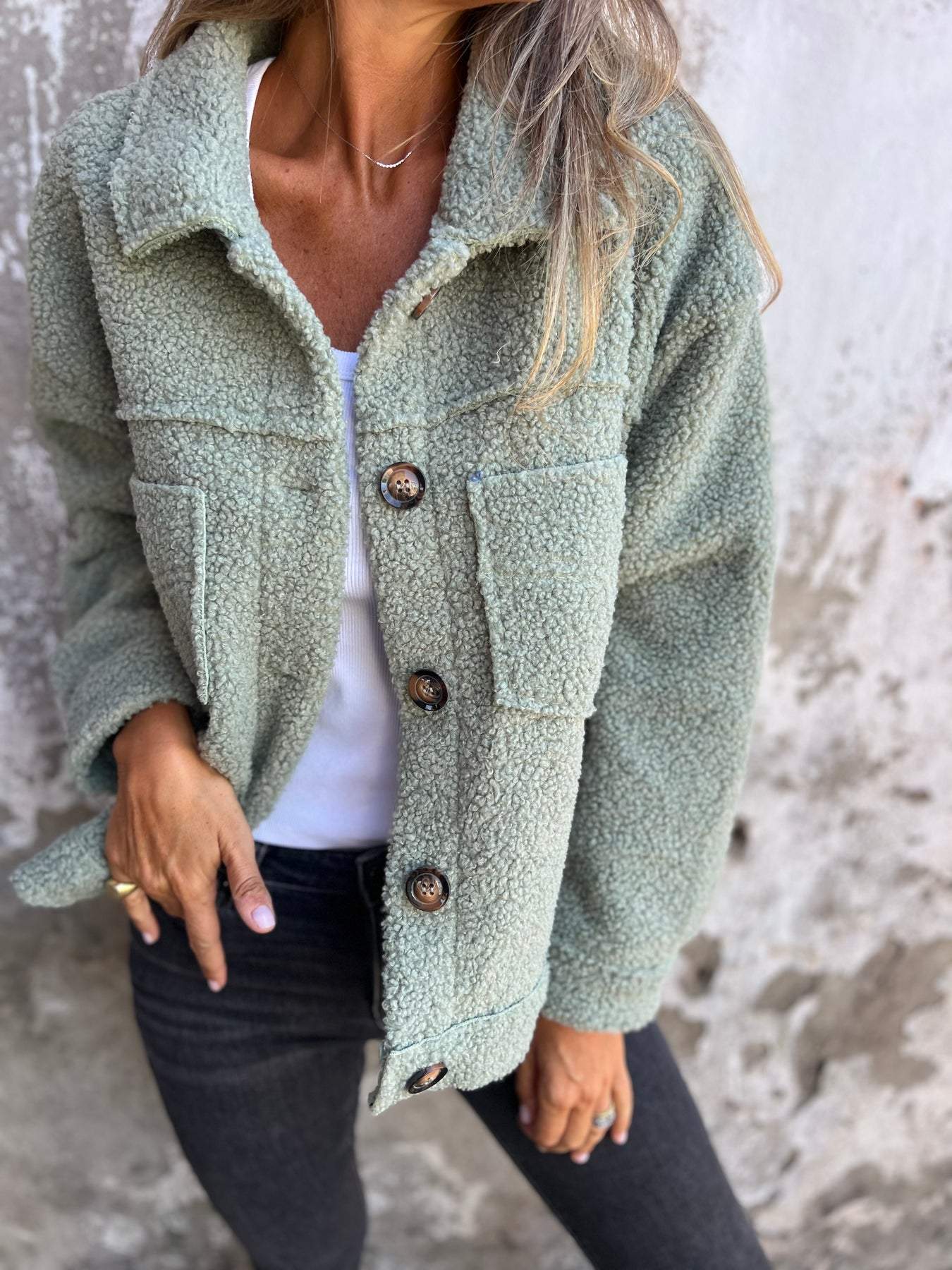 Stilzeits | Kurze Teddyjacke mit Knöpfen Fleece Weich und Modern