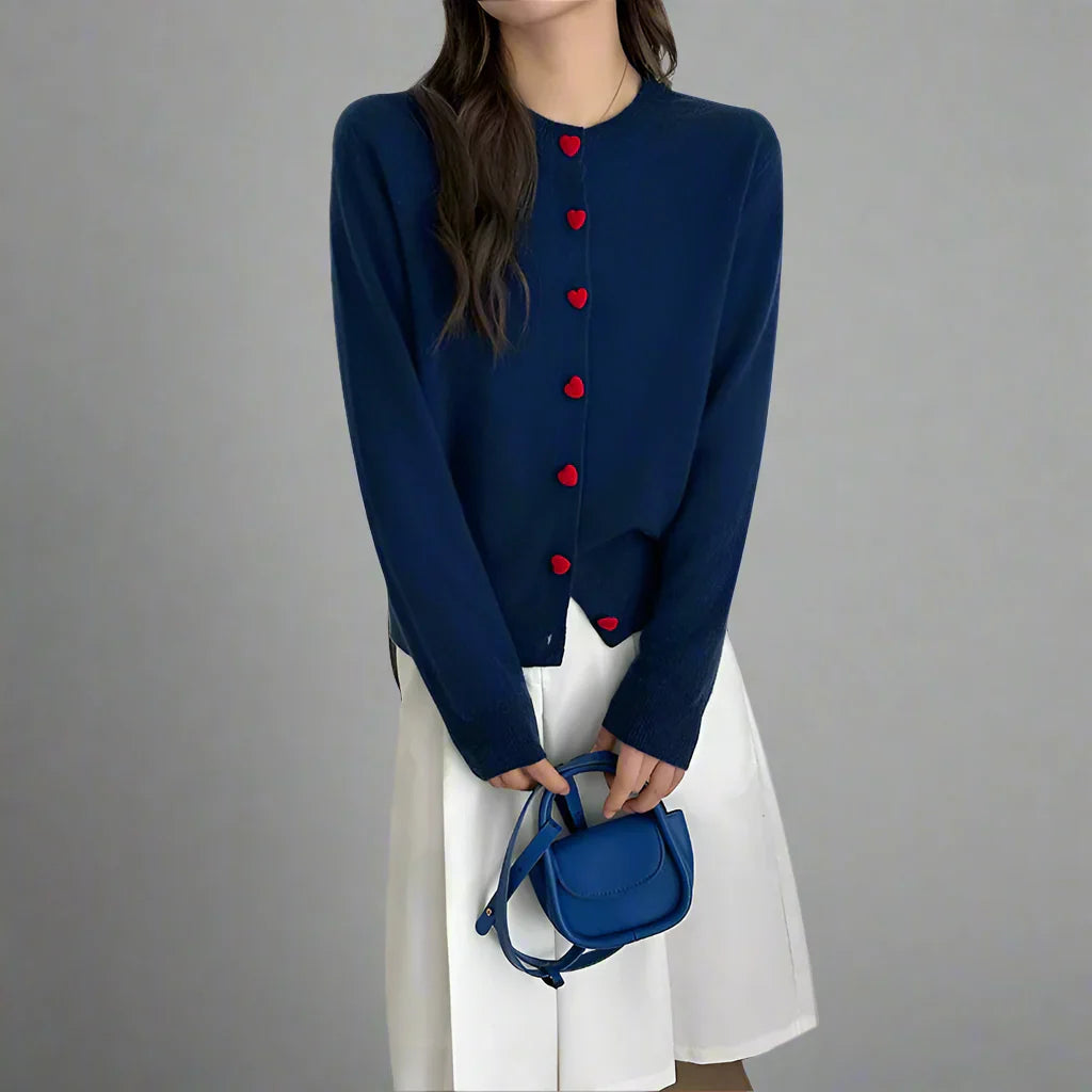 Stilzeits | Kuschelige Strickjacke mit Herzknöpfen